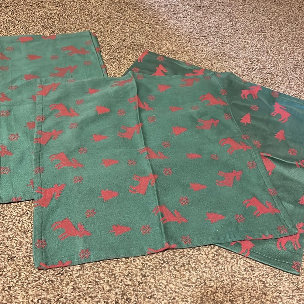 Holiday / deer placemats or napkins